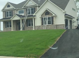 49 Middletown Rd, Fleetwood, PA 19522