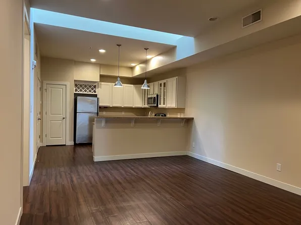 224 W Kirkwood Ave APT 1, Bloomington, IN 47404