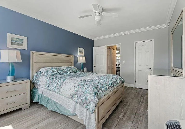 315 Van Buren St #205B — Photo 12
