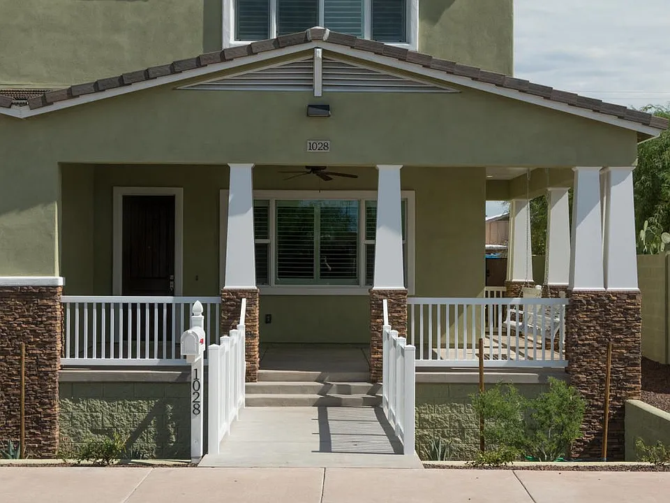 1028 Front 1