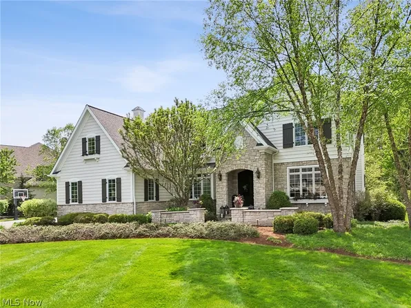 17380 Lookout Dr, Chagrin Falls, OH 44023