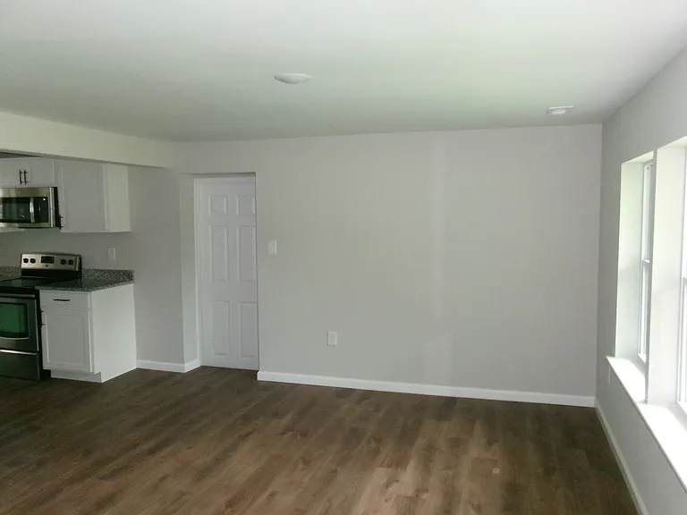 7818 Oakwood Rd — Photo 2