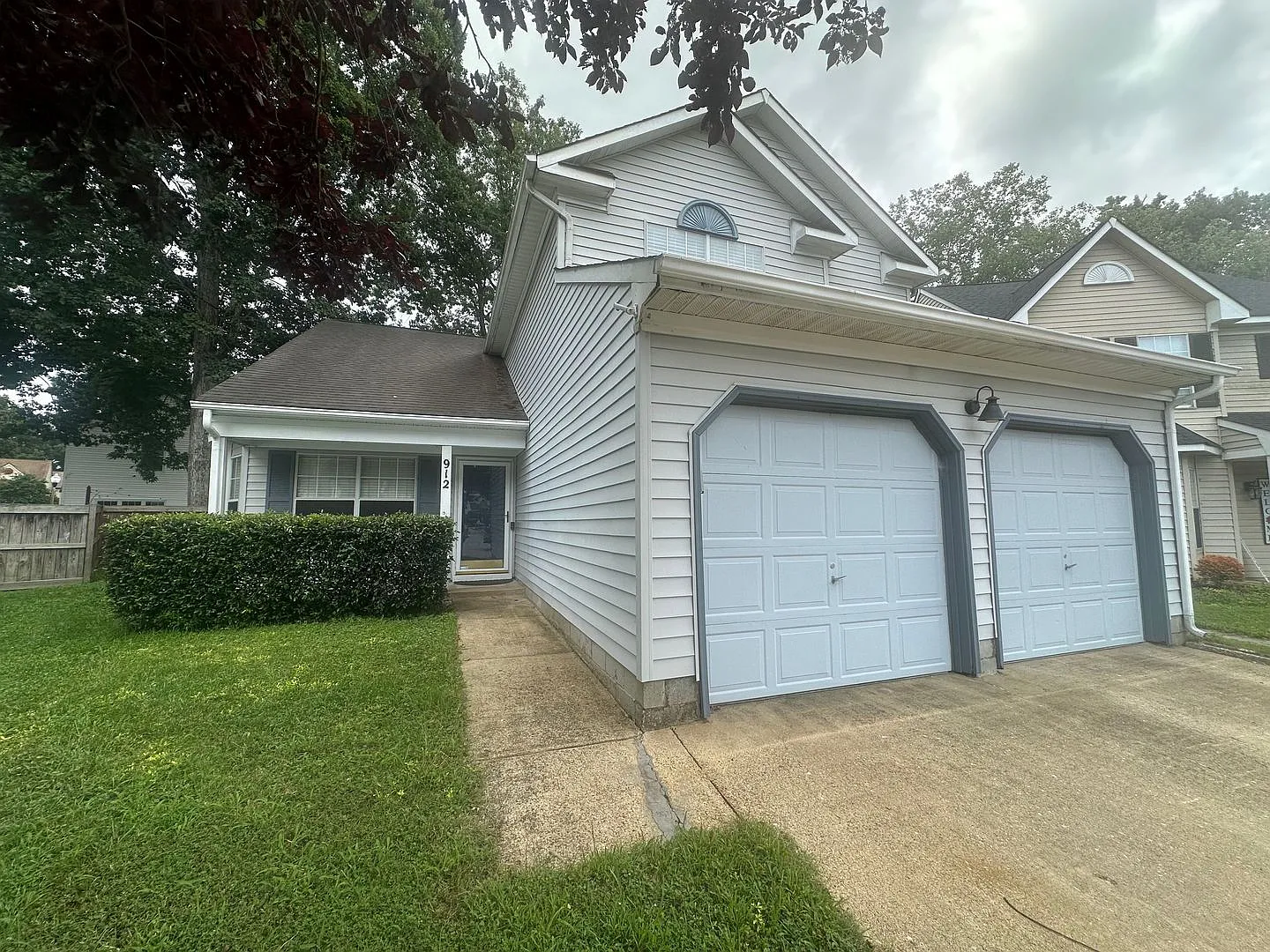 3 bed, 2.5 bath, 1688 sqft, $2,595 — Photo 2