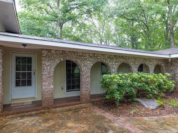 2288 Hudson Dr SW, Lilburn, GA 30047