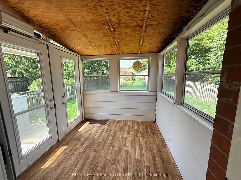 6 Rosemarie Dr #UPPER LEVEL — Photo 14