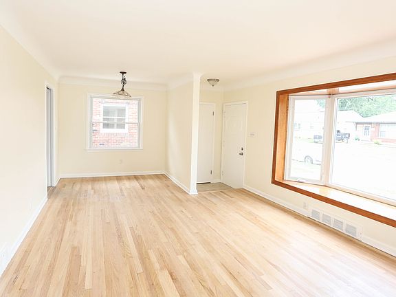 3rd image of 21759 Schroeder Ave