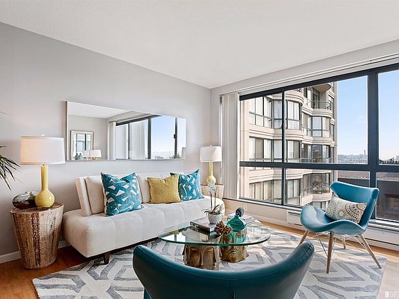 4th image of 300 3rd St APT 1110
