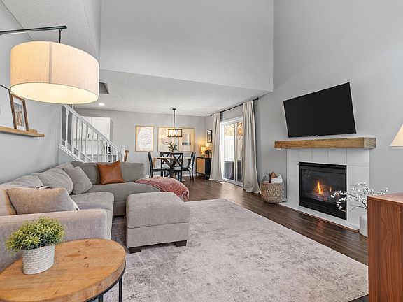 2nd image of 6267 Maclynn Ave NE