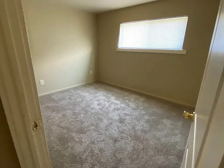 Frederick Avenue Apartments — Photo 25