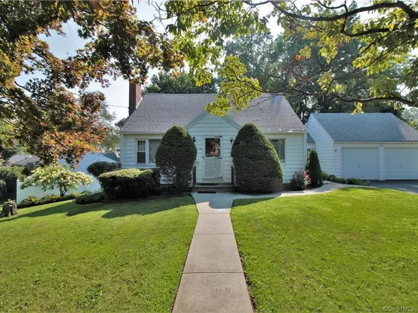 24 Chatham Dr, Norwalk, CT 06854