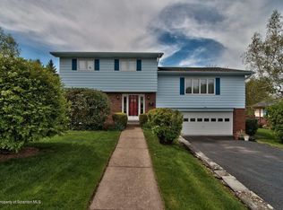 8 Debbie Dr, Dunmore, PA 18512