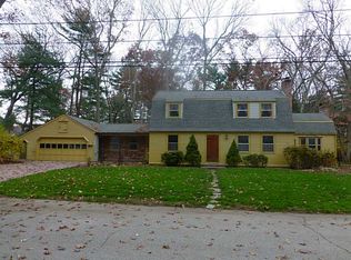 6 Hearthwood Dr, Barrington, RI 02806