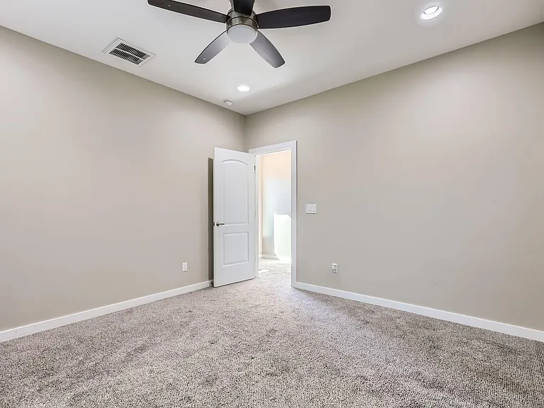 11007 Elm St — Photo 14