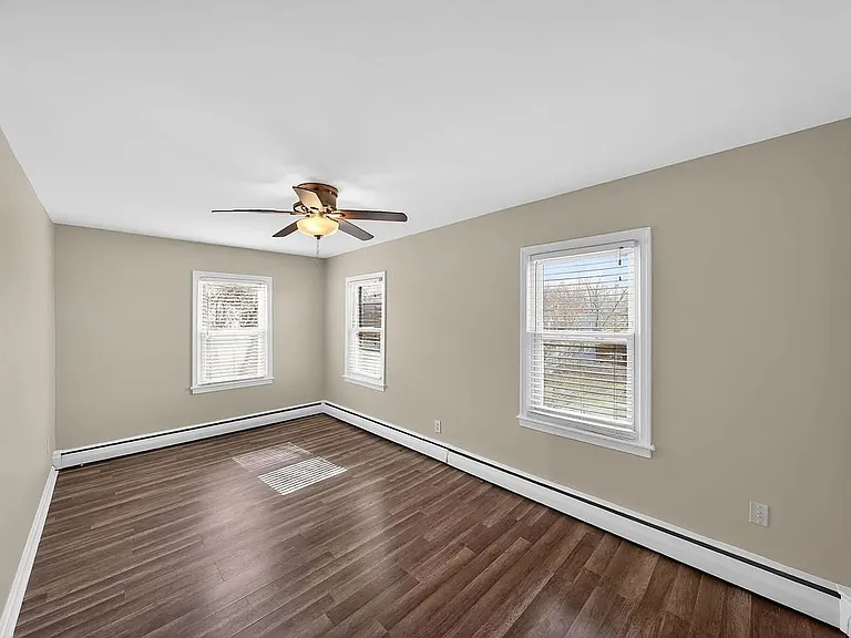 1105 Carrington Ave — Photo 7