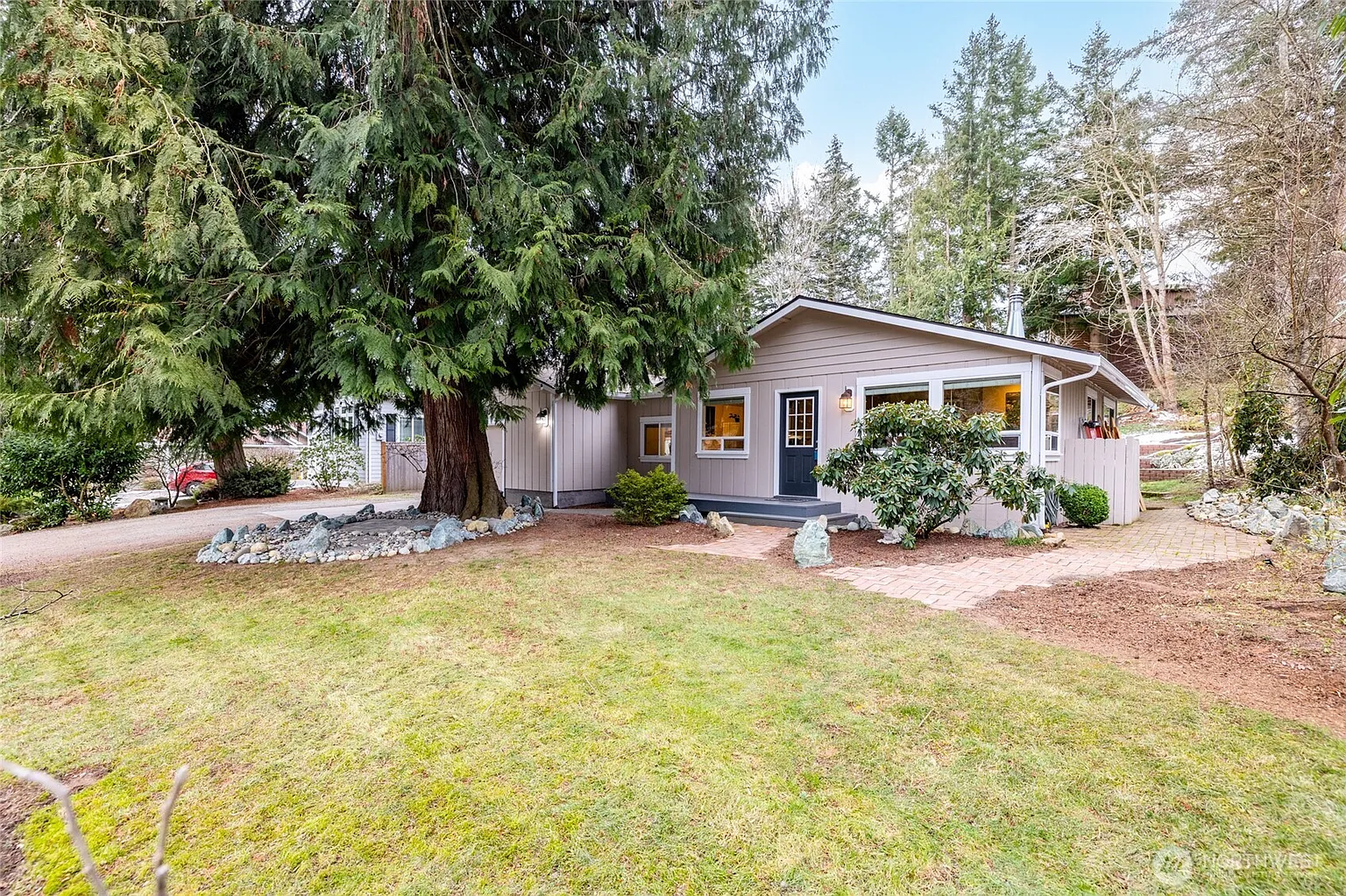 678 Muckleshoot Circle photo 1