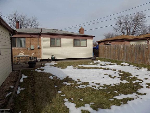 4th image of 15960 Loreto St