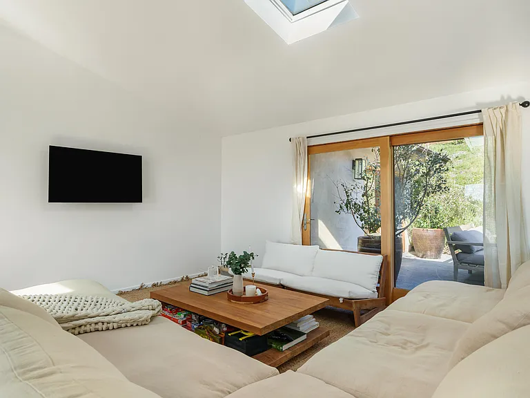 11345 Pacific View Dr — Photo 8