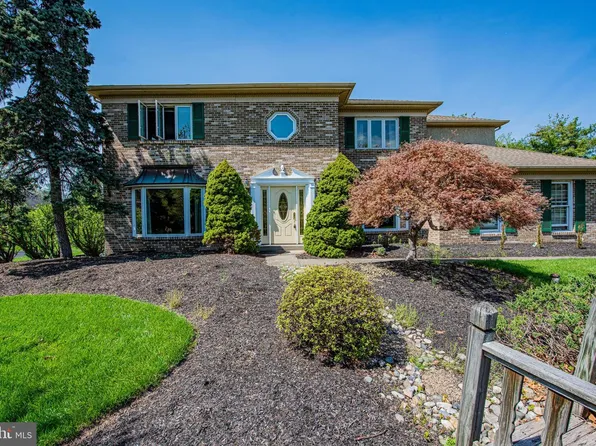 1025 Carriage Ln, Blue Bell, PA 19422