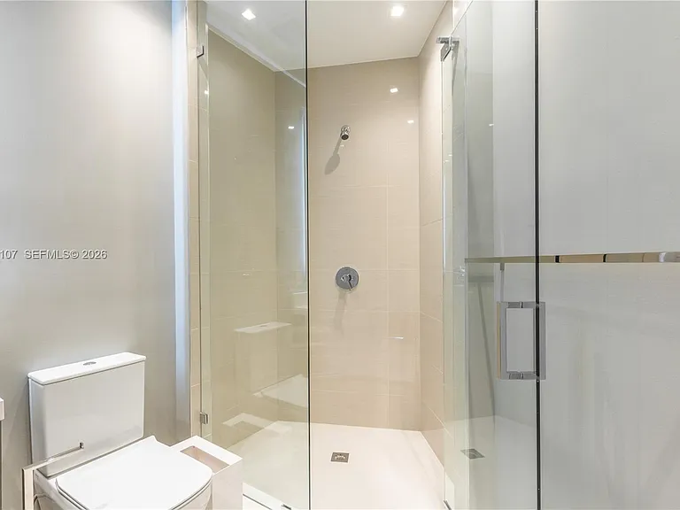 851 NE 1st Ave #Penthouse 4611-4611 — Photo 32