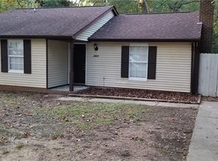 5821 Rock Hollow Dr, Charlotte, NC 28212