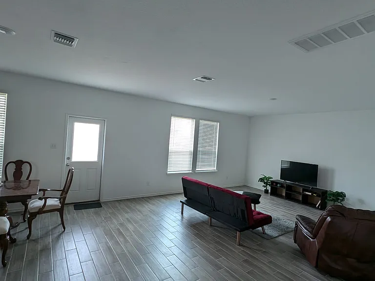 1529 Holly Lake Dr — Photo 6