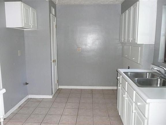 5th image of 8382 Wexford Ave