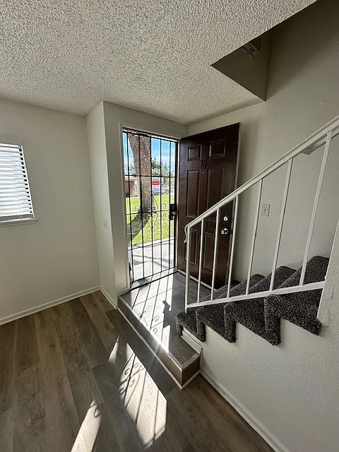 2 bed, 1.5 bath, 950 sqft, $1,775 — Photo 3