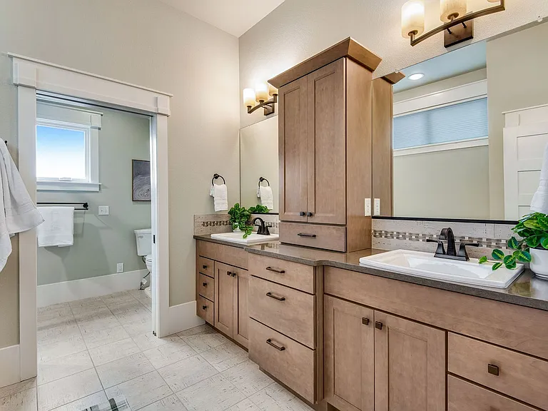 712 Centre Ave #203 — Photo 33