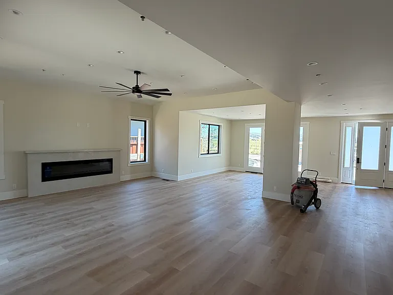 565 Seymour St — Photo 20