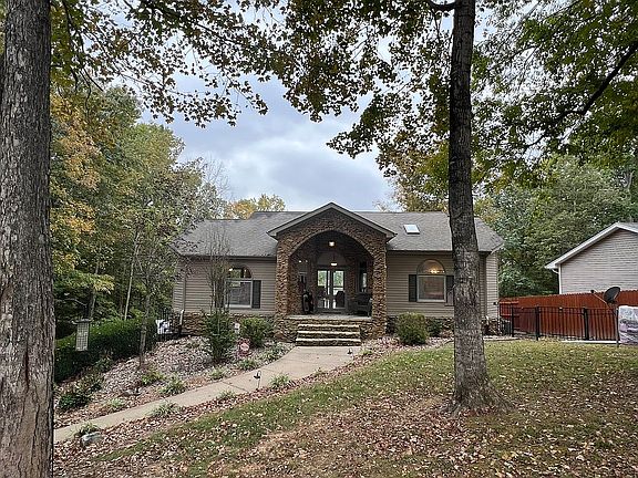 3rd image of 134 Riverwood Blvd