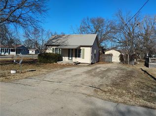 122 W Perry St, Arma, KS 66712