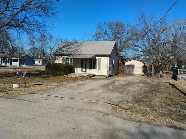 122 W Perry St, Arma, KS 66712