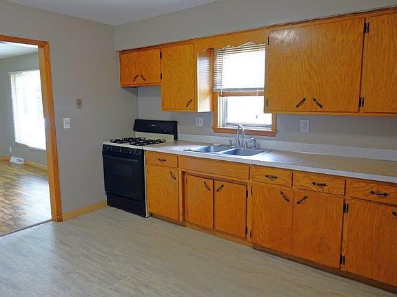3rd image of 62 W Woodridge Dr #2