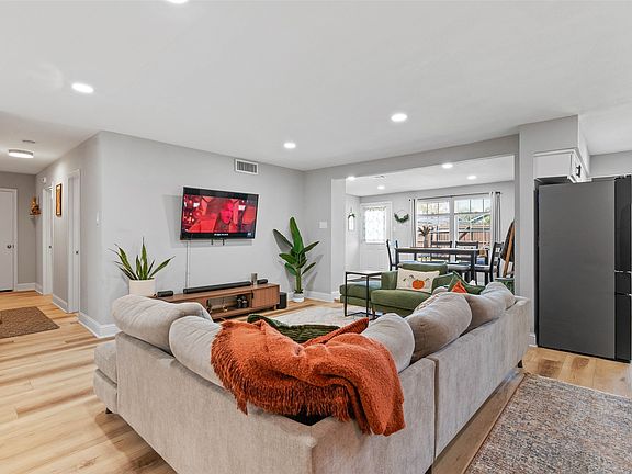 4th image of 3217 Centennial Dr