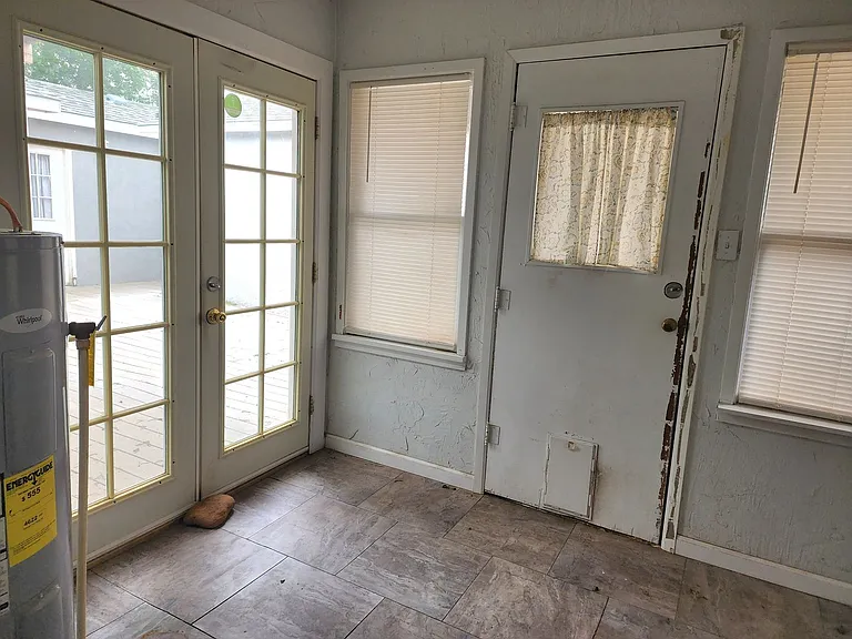 1700 S Avenue B — Photo 15