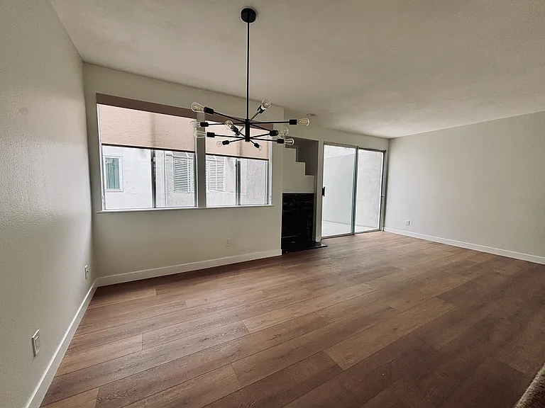 501 Herondo St #18 — Photo 10