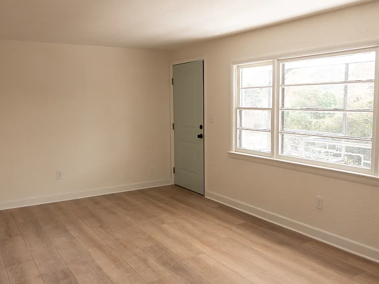 9619 Capeview Ave #A — Photo 3