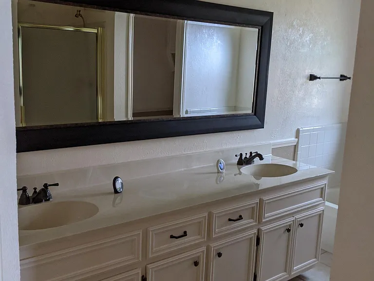 1301 Stratford Dr — Photo 7