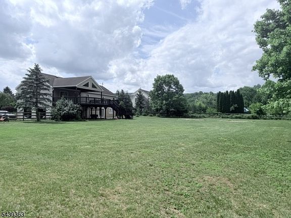 5th image of 13 Farm Meadows Rd