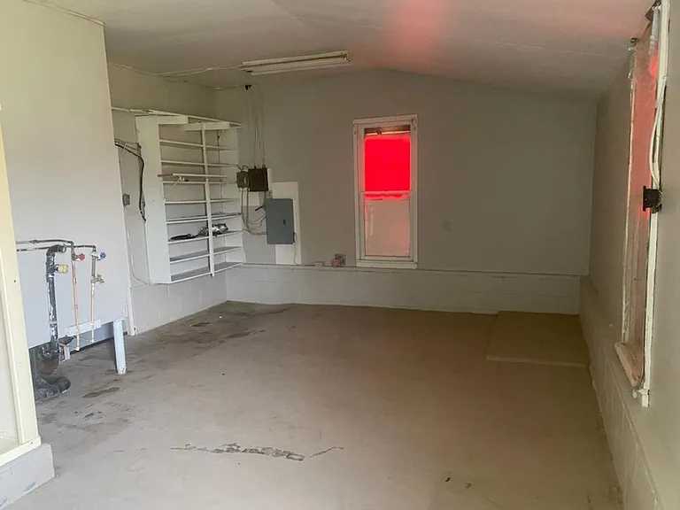 1711 W Main St — Photo 14