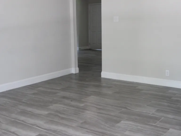 1807 W Scott St — Photo 2