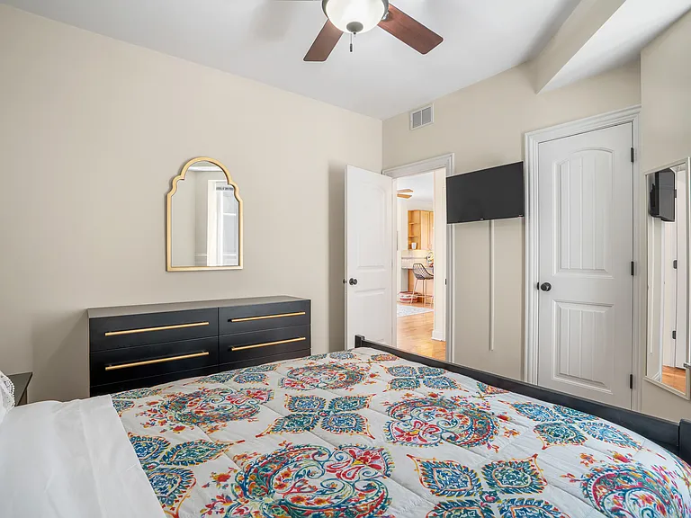 2117 W Irving Park Rd #2R — Photo 8