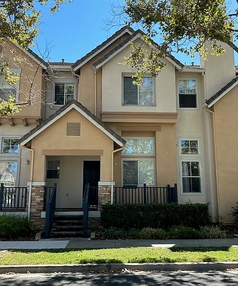 365 Pacific Dr — Photo 1