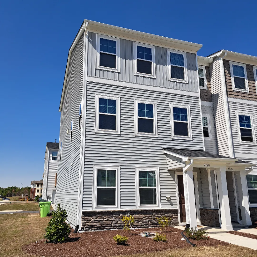 Ready to rent! End-Unit townhome in Olde Towne Subdivision! 3 Stories with a 1 car garage — Photo 1