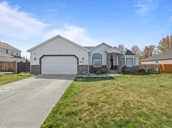 1401 S 45th Ave, West Richland, WA 99353