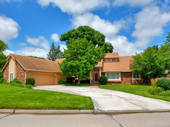 3916 Greenview Dr, Urbandale, IA 50322
