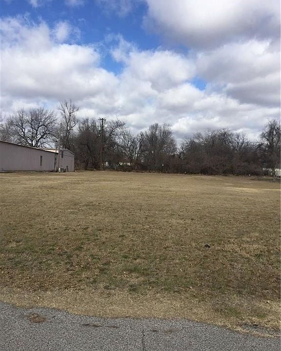 2nd image of 420 Howard Dr