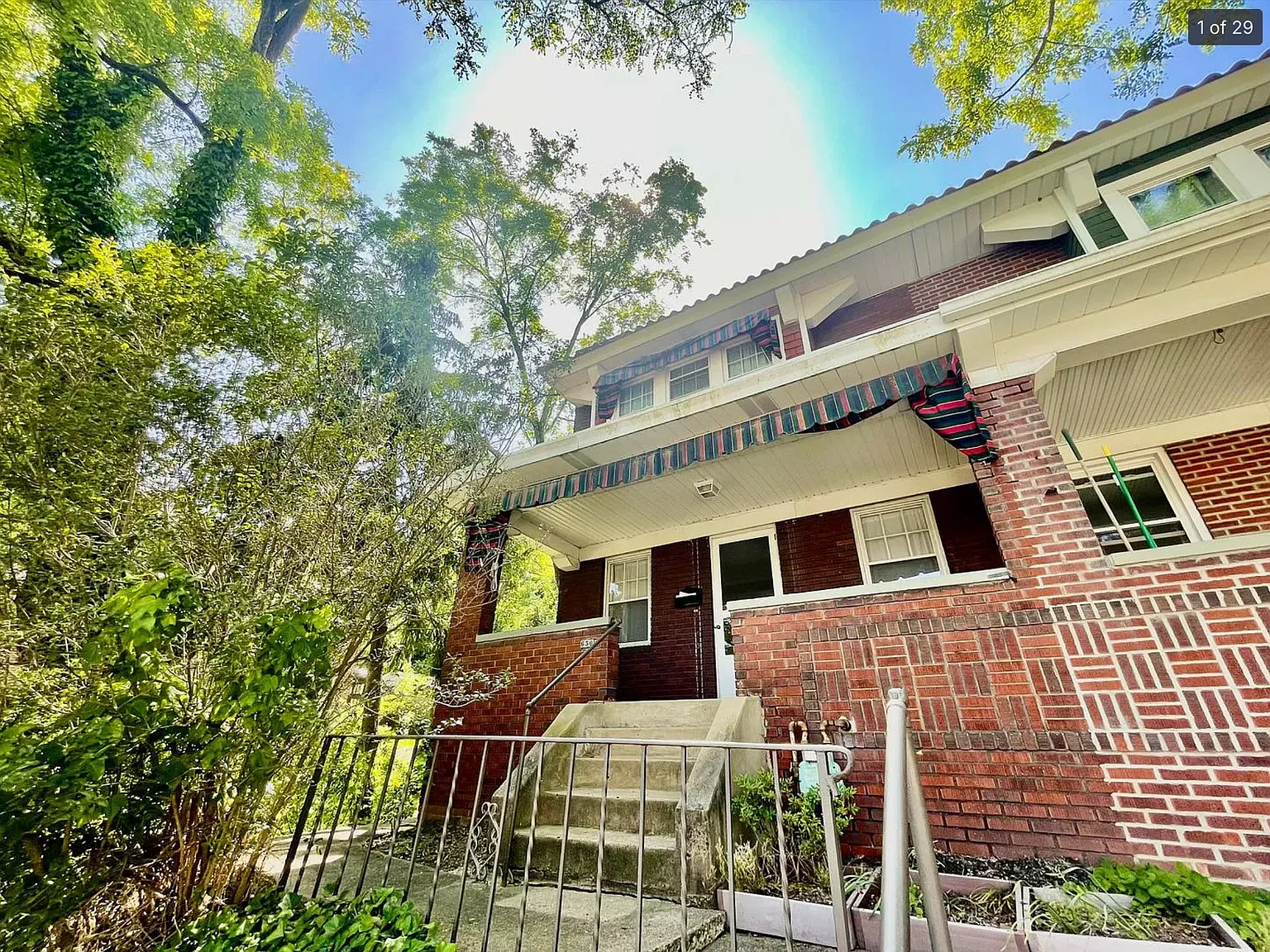 3 bed, 1100 sqft, $1,900 — Photo 1