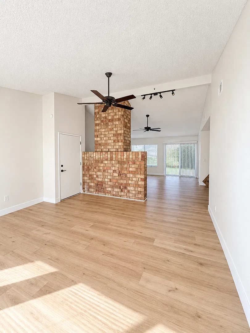 Stunning Fully Remodeled Home Modern Upgrades Throughout! — Photo 4