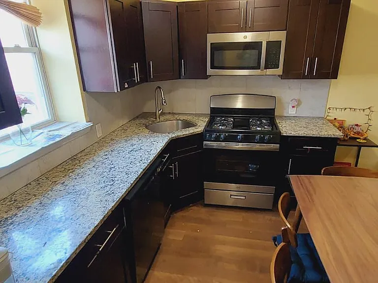 22 Liberty Ave #2A — Photo 3
